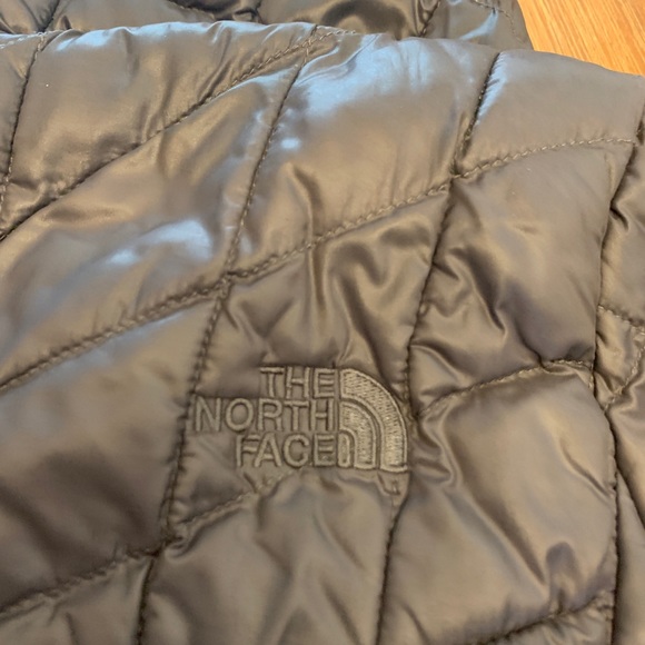 The North Face Gray Quilted Thermoball Parka - Picture 9 of 12